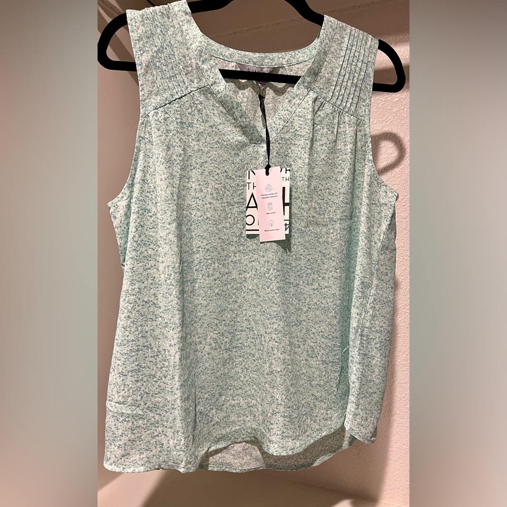 41 HAWTHORN Stitch Fix Hannah Pleat Detail Blouse Light Green Sleeveless Medium